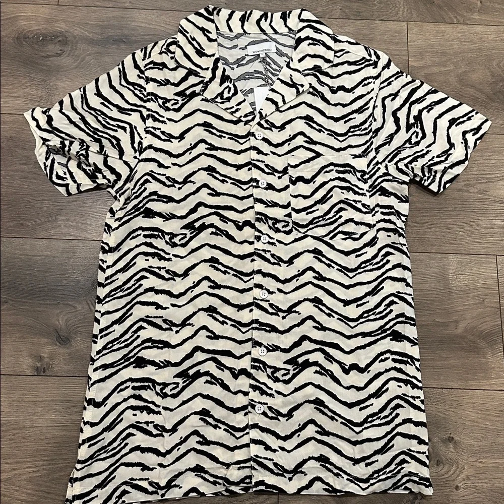 We Wore What Tiger button down shirt - Picture 6 of 9